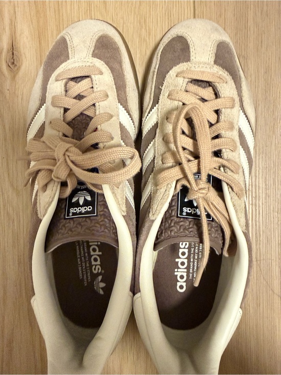 adidas Shoes - Adidas Women’s Beige & Cream Samba